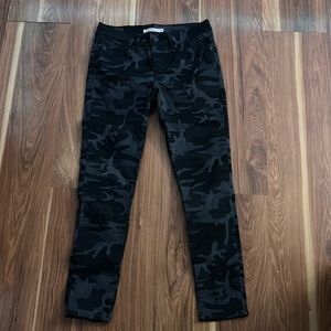 Camo skinny jeans
